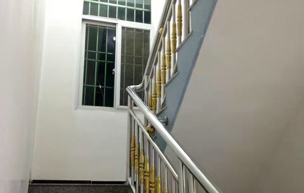 欧洲买球楼梯装饰